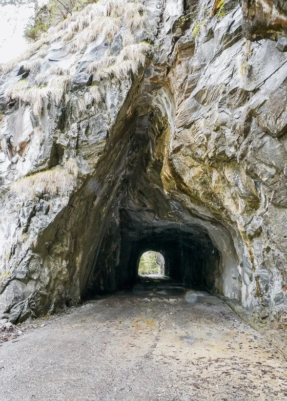 Tunnel im Verlorenen Loch bei Thusis.