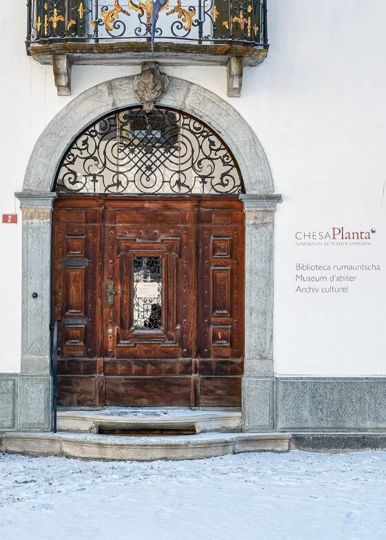 Eingang zur Chesa Planta Samedan