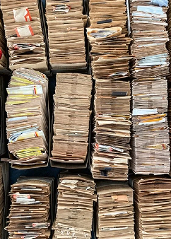 Die rund 10 000 Porträts auf Acetat-Träger­material sind nur ein kleiner Teil des Bestandes Foto Guler (Thusis).